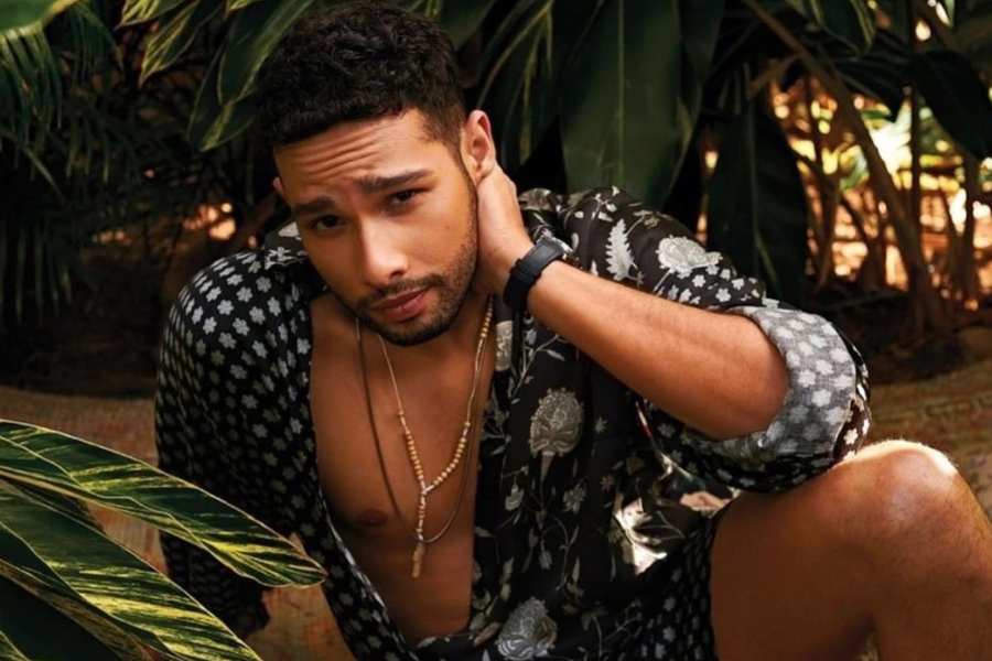 পুজো আসছে, তাই ফ্যাশনে চাই নতুন চমক। শুধু জামাকাপড়ে ফ্যাশন রাখলেই তো হল না। বাহার চাই গয়নাতেও। তবে এই ব্যপারে যেন একটু পিছিয়ে পড়ে পুরুষরা! 