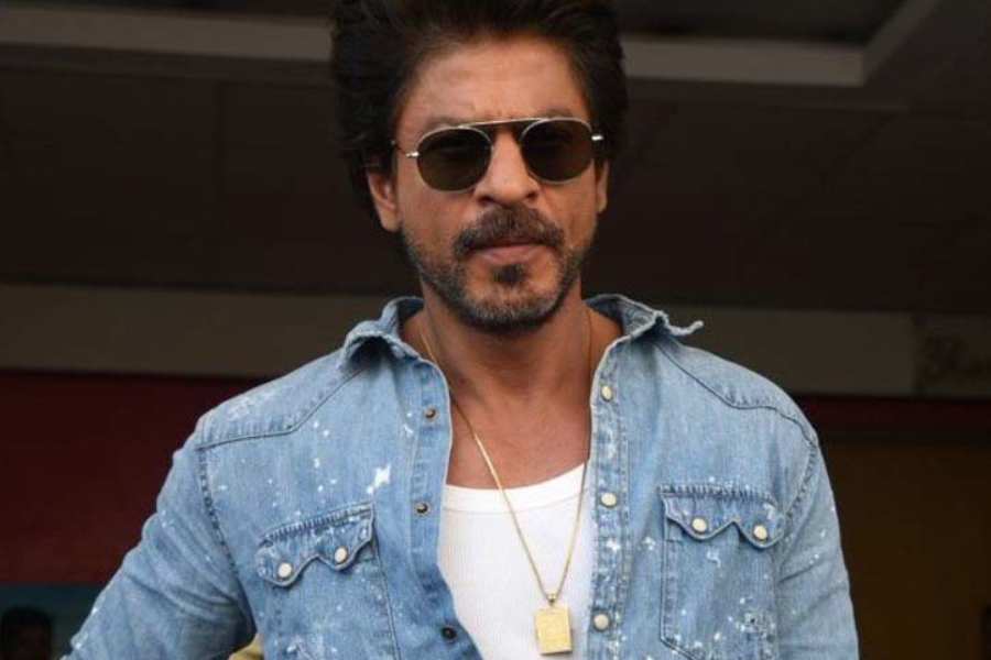 সেই কানের চুম্বক দুল এবং হাতের বালা ছাড়া আর বেশি কিছুই পরেন না তাঁরা। এ দিকে আজকাল কার ফ্যাশন ট্রেন্ডে কিন্তু গলার হারের চল ভালই। কিন্তু কোন হার পরলে আপনাকে ভাল মানাবে?  রইল টিপস। 