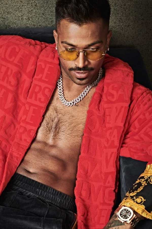 রুপোর চেন: কেবল মোটা হার নয়। রুপোর হারেও কিন্তু বেশ সুন্দর লাগে পুরুষকে। সঙ্গে যদি থাকে একটি লকেট ব্যস কথাই নেই।  