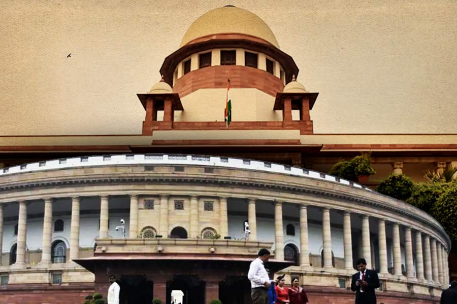 SC to re-examine verdict on MP-MLAs immunity from prosecution for taking bribe to make speech, vote in Parliament or Legislative Assembly