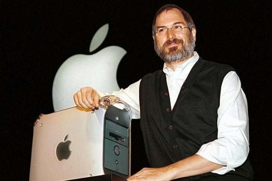 এর পর ধস নামে অ্যাপলে। নতুন প্রযুক্তি তৈরিতে ব্যর্থ হয় তারা। একই সঙ্গে সেই সংস্থার তৈরি কম্পিউটার নিয়ে একের পর এক অভিযোগ উঠে আসে।