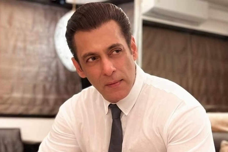 ৫৭ বছরের গণ্ডি পার করে ফেলে বলিপাড়ার ‘ভাইজান’ হয়ে গিয়েছেন সলমন খান। কিন্তু অভিনেতা বিয়ের পিঁড়িতে বসবেন কবে? বা আদৌ আর বসবেন কি? এই প্রশ্ন মাঝেমধ্যে সলমনকেও জিজ্ঞাসা করা হয়। কিন্তু এক বলি অভিনেত্রীর সঙ্গে তাঁর বিয়ে হতে হতেও ভেঙে গিয়েছিল তা জানেন কি?