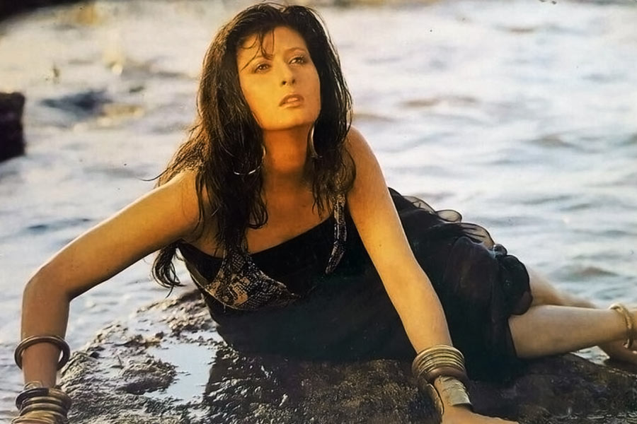 ১৯৮৬ সালে সলমনের সঙ্গে সম্পর্কে জড়ান বলি অভিনেত্রী সঙ্গীতা বিজলানি। টানা আট বছর সম্পর্কে ছিলেন দুই তারকা।