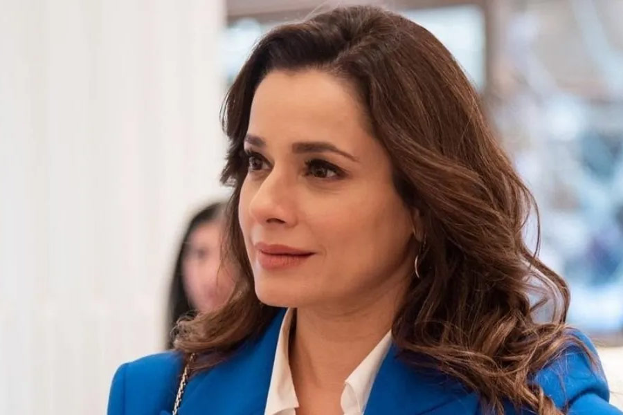 আশির দশকে বলিউডে নিজের কেরিয়ার গড়ে তোলেন নীলম। ববি অভিনয়ে নামার আগে তাঁর সঙ্গে পরিচয় হয় নীলমের। বন্ধুত্ব থেকে প্রেম, তার পর সম্পর্কেও জড়িয়ে পড়েন দু’জনে।