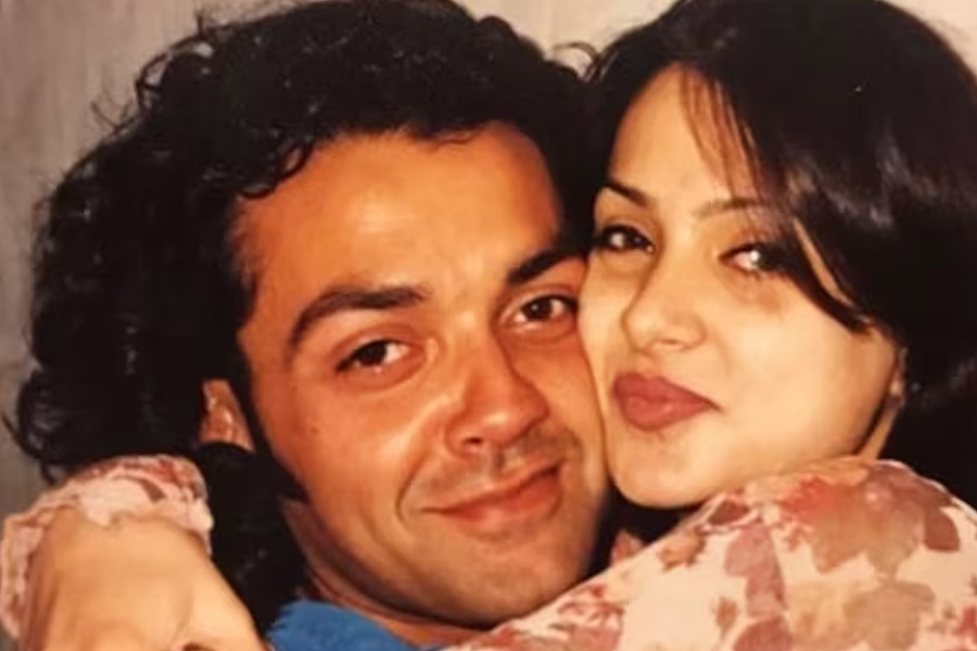 ১৯৯৬ সালে এক শিল্পপতির কন্যা তানিয়াকে বিয়ে করেন ববি। ববির বিয়ের চার বছর পর ২০০০ সালে ব্রিটেনের শিল্পপতির পুত্র ঋষি শেঠিয়াকে বিয়ে করেন নীলম। কিন্তু তাঁর বিবাহবিচ্ছেদ হয়ে যায়। তার পর ২০১১ সালে অভিনেতা সমীর সোনিকে বিয়ে করেন তিনি।