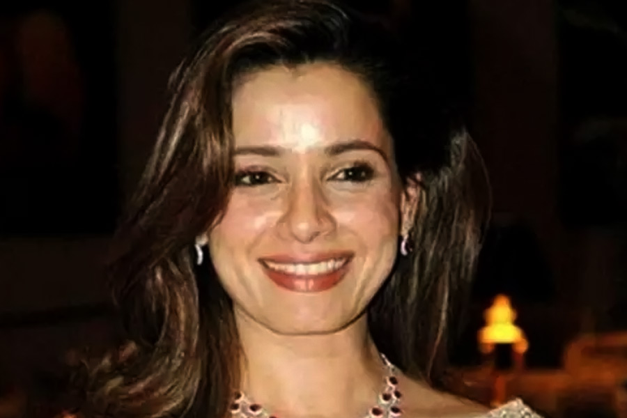 খ্যাতনামী তারকার স্ত্রী হয়ে থাকাতেই নাকি ভয় পেতেন নীলম। সাক্ষাৎকারে এমনটাই দাবি করেন অভিনেত্রী।