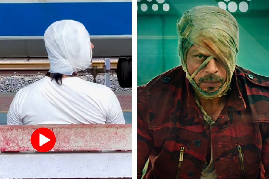 Man recreates Shah Rukh Khan’s bandage-wrapped look from Jawan movie and boards train.