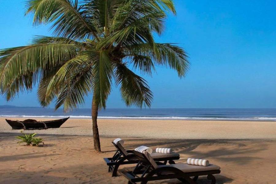 গোয়ার ক্যাভেলোসিম সৈকত : পরিষ্কার জলরাশি এবং আদিম উপকূলীয় সৈকত হিসেবে এর জনপ্রিয়তা দেশ ছেড়ে বিদেশেও পাড়ি দিয়েছে ইদানীং। এখানে বেড়াতে যাওয়ার সেরা সময় নভেম্বর থেকে এপ্রিল।