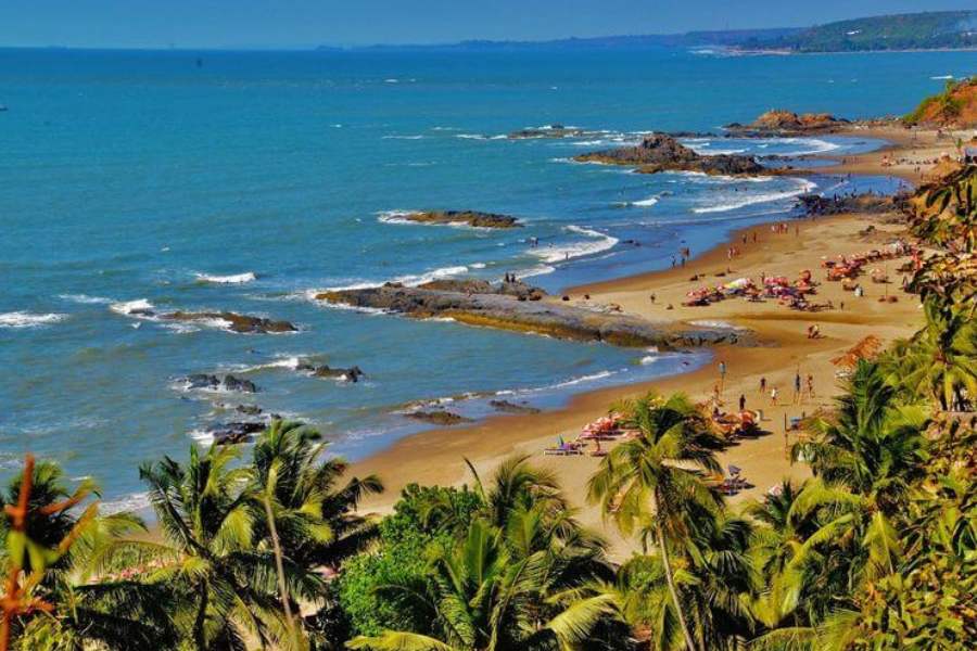 গোয়ার ভ্যাগাটর সৈকত: উত্তর গোয়ার এই সৈকত থেকে সূর্যাস্ত মন্ত্রমুগ্ধ হয়ে দেখার মতো! এ ছাড়াও বিচ জোড়া প্রাকৃতিক সৌন্দর্য ও খুব কাছাকাছি থাকা চাপোরা ফোর্ট এখানে বেড়াতে যাওয়া পর্যটকদের কাছে বাড়তি আকর্ষণ।