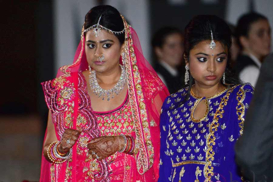 শুধুমাত্র মেয়ের বিয়েতেই নয়, নিজের ভাইয়ের মেয়ের বিয়েতেও ঢেলে খরচ করেন লক্ষ্মী। সৃষ্টি মিত্তল সম্পর্কে লক্ষ্মী মিত্তলের ভাইঝি। ২৬ বছর বয়সি সৃষ্টি ২০১৩ সালে ৩৬ বছর বয়সি গুলরাজ বাহলকে বিয়ে করেন। পেশায় ইনভেসমেন্ট ব্যাঙ্কার গুলরাজ।