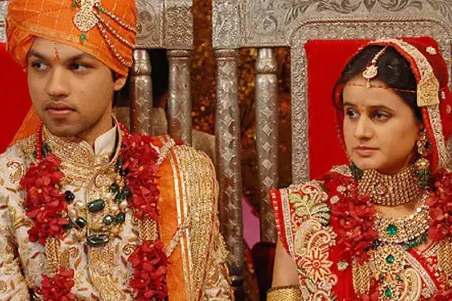 সাহারা গ্রুপের অধিকর্তা সুব্রত রায়ের দুই পুত্র সুশান্ত রায় এবং সীমান্ত রায়ের বিয়ে একই মণ্ডপে হয়। ২০০৪ সালে লখনউয়ের ব্যবসায়ী আমেশ আহুজার কন্যা রিচাকে বিয়ে করেন সুশান্ত।