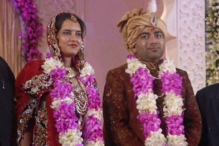 ললিত তাওয়ার এবং যোগিতা জৌনপুরিয়া— দু’জনের পিতার রাজনীতির সঙ্গে যুক্ত ছিলেন। ২০১১ সালে বিয়ে হয় ললিত এবং যোগিতা। শোনা যায়, তাঁদের বিয়ে উপলক্ষে ২৫০ কোটি টাকা খরচ হয়। তবে একাংশের দাবি, সব মিলিয়ে বিয়ের খরচ নাকি ৫০০ কোটি টাকার ঘরে ছুঁয়েছিল।