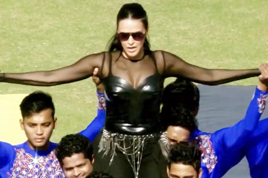 ললিত এবং যোগিতার বিয়ের অনুষ্ঠানে বলি অভিনেত্রী নেহা ধুপিয়া পারফর্ম করেন। ২ হাজার জন অতিথি নিয়ে প্রাক্‌-বিবাহ অনুষ্ঠানের আয়োজনও করা হয়। এই অনুষ্ঠানে উপস্থিত সকল অতিথিকে একটি করে রুপোর বিস্কুট, সাফারি স্যুট এবং নগদ ৪০ হাজার টাকা উপহার দেওয়া হয়।