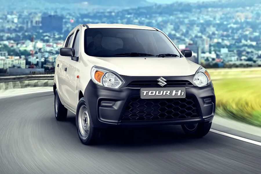 মারুতি সুজুকি ট্যুর এইচ ১:  চলতি বছরেই লঞ্চ হয়েছে এই গাড়িটি। স্বল্প বাজেটের মধ্যে শীর্ষে রয়েছে মারুতি সুজুকি ট্যুর এইচ ১।  গাড়িতে মজুত ১ লিটার কে সিরিজ ডুয়ালজেট ইঞ্জিন যা সর্বাধিক ৬৫ হর্সপাওয়ার এবং ৮২ এনএম টর্ক তৈরি করে। গাড়ির মাইলেজ ২৪.৬ কিমি প্রতি লিটার। ভারতীয় বাজারে এই গাড়িটির দাম ৪.৮০ লাখ থেকে ৫.৭০ লাখ টাকা। উভয়ই এক্স শোরুম মূল্য। 
