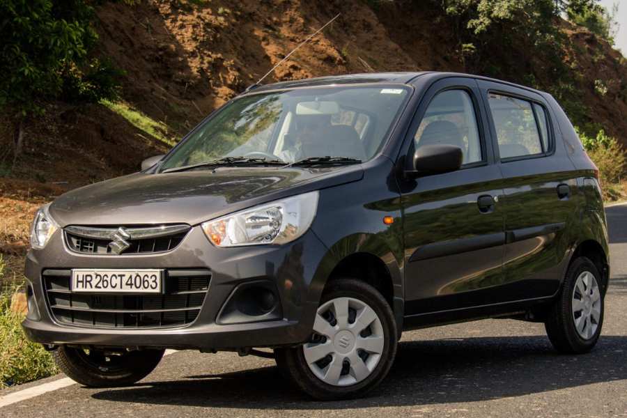 মারুতি সুজুকি অলটো কে১০:  এছাড়াও ৫ লক্ষ টাকার মধ্যে রয়েছে মারুতি সুজুকি অলটো কে১০ যার দাম শুরু ৩.৯৯ লক্ষ থেকে ৫.৯৬ লক্ষ), রয়েছে মারুতি অলটো ৮০০ । এটি দেশের সবচেয়ে সস্তা গাড়ি হিসেবে পরিচিত। এই গাড়ির দাম শুরু ৩.৫৪ লক্ষ থেকে। তাই আর দেরি না করে চট করে পুজোর আগেই করে নিন স্বপ্ন পূরণ। এই প্রতিবেদনটি ‘আনন্দ উৎসব’ ফিচারের একটি অংশ।