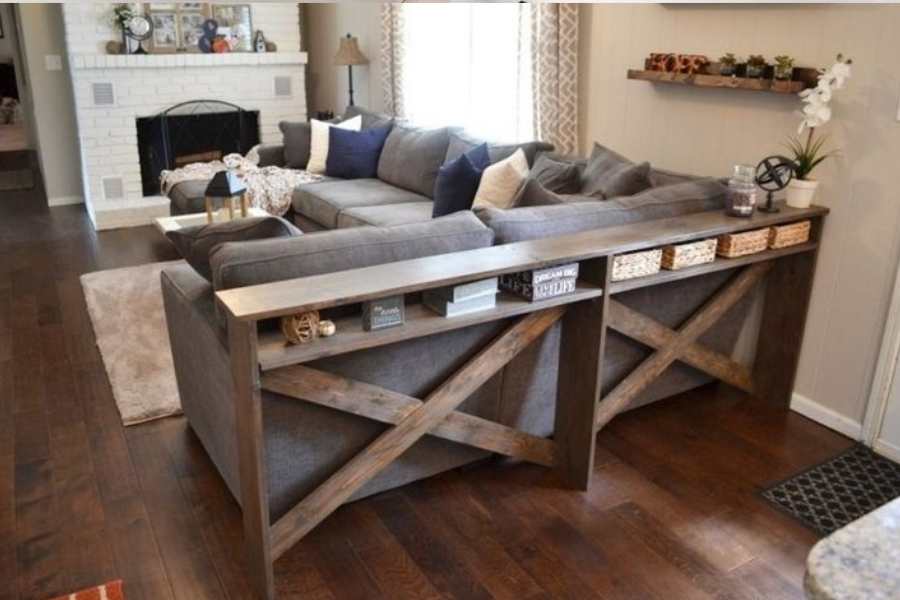 সোফার সঙ্গেই টেবিল: আলাদা করে সোফা আবার টেবিল রাখার জায়গা নেই। চিন্তা করবেন না। সোফার পিছন দিকটা একটু বাড়িয়ে রাখুন। সেটাই হয়ে যেতে পারে আপনার টেবিল। খালি সঙ্গে রাখুন মানানসই চেয়ার। 