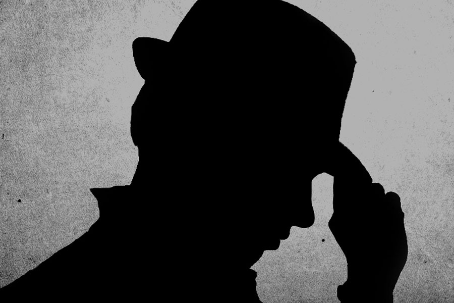 এলি কোহেনকে সিরিয়া পাঠানো হয়েছিল তাদের সামরিক, প্রশাসনিক ও রাজনৈতিক কর্মকাণ্ড প্রসঙ্গে ইজরায়েলকে অবগত করতে। পারদর্শী এই গুপ্তচর চার বছর একের পর এক খবর মোসাদের কাছে পৌঁছে দিয়ে নাস্তানাবুদ করে দিয়েছিল সিরিয়াকে। কোথা থেকে তাঁদের সব পদক্ষেপের আগাম খবর ইজরায়েলের কাছে পৌঁছে যাচ্ছে, সে সম্বন্ধে বহু দিন কোনও খোঁজই পায়নি সিরিয়া।