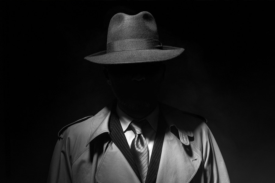 ভাগ্যের চাকা ঘোরে ১৯৬০ সালে। আচমকাই এলি কোহেন ডাক পান মোসাদ থেকে। সেই সময় একটি নতুন মিশনে তাঁকে পাঠানোর জন্য মনস্থির করে মোসাদ। মিশন ছিল যথেষ্ট বড়। দায়িত্বপালনের জন্য তাঁকে বিশেষ প্রশিক্ষণও নিতে হয়। সিরীয়দের মতো আরবিতে কথা বলা থেকে শুরু করে তাঁদের জীবনযাপনের পদ্ধতি শিখতে হয় তাঁকে। মোসাদের গুপ্তচর হিসেবে তাঁর প্রথম গন্তব্য ছিল আর্জেন্টিনা।