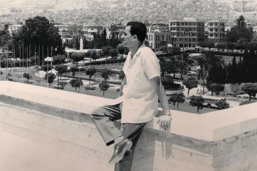 ১৯৬৪ সালে নিজের পরিবারের সঙ্গে সাক্ষাৎ করতে শেষ বার ইজরায়েল এসেছিলেন এলি কোহেন। সেই সময়ই তিনি মোসাদের শীর্ষকর্তাদের জানিয়ে দেন খুব বেশি দিন এ ভাবে আর সিরিয়ায় কাজ করা সম্ভব হবে না। কিন্তু এমন কথা জানার পরেও কোহেনকে আবারও সিরিয়ায় ফিরে কাজ করার পরামর্শ দেয় মোসাদ। সেই নির্দেশ পাওয়ার পর আবারও দামাস্কাসে ফিরে যান তিনি।