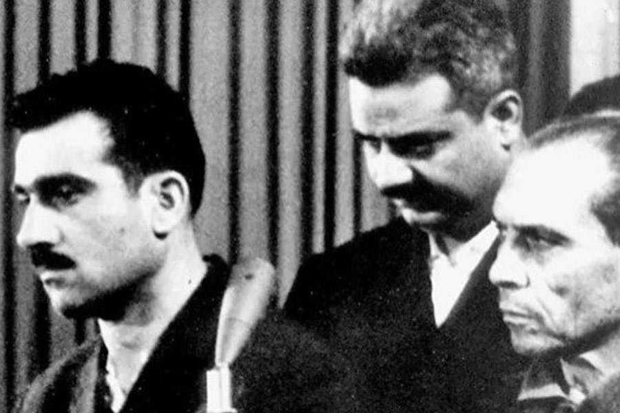 গত আড়াই বছরে সিরিয়া সরকার ও সেনাবিভাগের বহু তথ্য ইজরায়েলের কাছে পৌঁছে গিয়েছিল। নিজেদের গোয়েন্দা বিভাগের থেকে ঘন ঘন এমন খবর পাচ্ছিল প্রশাসন। সঙ্গে তাঁরা জানতে পারে রেডিয়ো ট্রান্সমিটারের মাধ্যমেই সেই সব খবর সিরিয়া থেকে ইজরায়েলে পাঠানো হচ্ছে। সেই খবরের ওপর ভিত্তি করেই রেডিও ট্রান্সমিটার খোঁজে নামে সিরীয় সেনা ও গুপ্তচর সংস্থা।