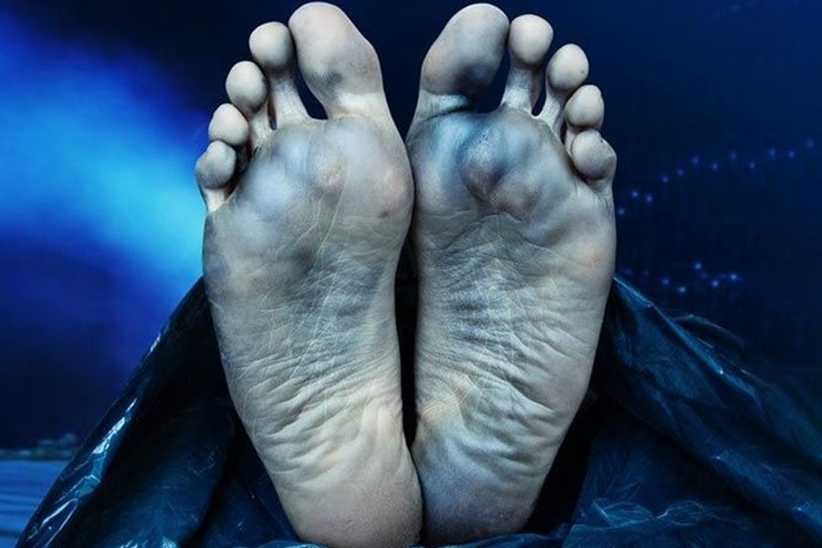 ফাঁসিতে ঝোলানোর সময় তাঁর গায়ে আরবি ভাষায় লিখে দেওয়া হয় তিনি এক জন মোসাদের গুপ্তচর, সিরিয়ার বহু ক্ষতি করেছেন। ১৯৬৫ সালের ১৮ মে মৃত্যুর পর তাঁর মরদেহ ইজরায়েলকে ফেরত দেয়নি সিরিয়া। কেবলমাত্র ১৫ মে তাঁর লেখা একটি চিঠি পৌঁছে দেওয়া হয়েছিল তাঁর পরিবারের কাছে।