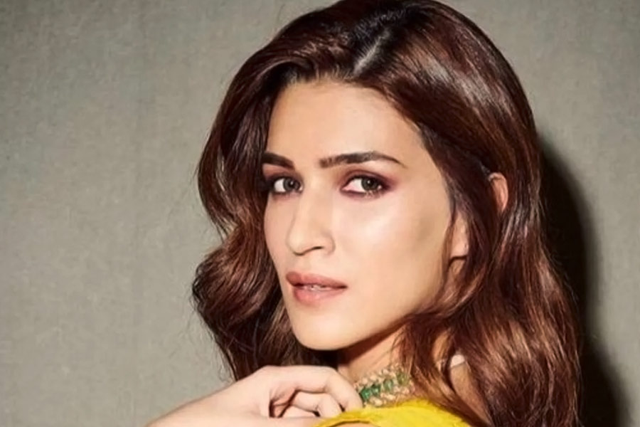 Kriti Sanon relationship rumour | Kriti Sanon seen spending time with ...