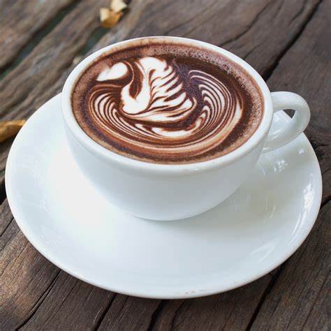 কফি, চকোলেট, দুধ আর মিষ্টির অনবদ্য মিশেল হল এই ক্যাফে মোকা। বৃষ্টির দিনে ঠাণ্ডা হাওয়ার ঝাপটাকে উপভোগ করার জন্য আদর্শ হল এই ধরনের কফি। 