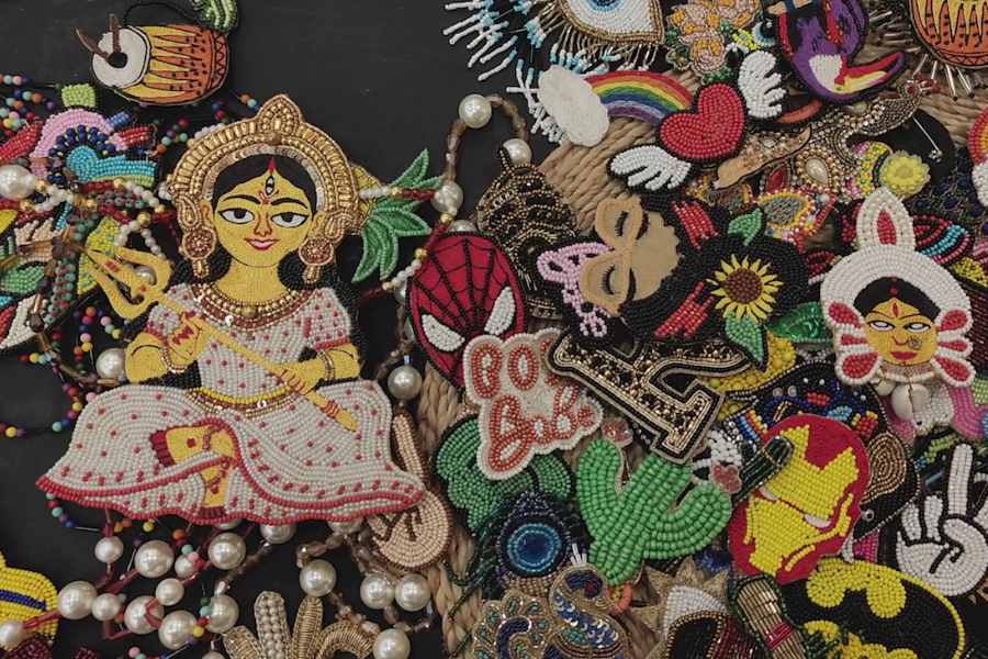 পুজোর কেনাকাটার ব্যস্ততা তুঙ্গে। হাল ফ্যাশনের সাজপোশাক থেকে অনুষঙ্গ,  সবটাই চাই আপনার হাতের মুঠোয়। কী কী রয়েছে এ বারের পুজোর ফ্যাশন ট্রেন্ডে? 