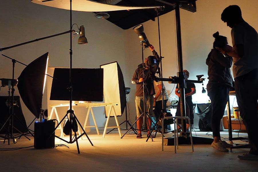 সংবাদ সংস্থা সূত্রে খবর, বক্স অফিস থেকে ২৫ লক্ষ কোটি টাকা উপার্জন করেছেন এই তারকা।