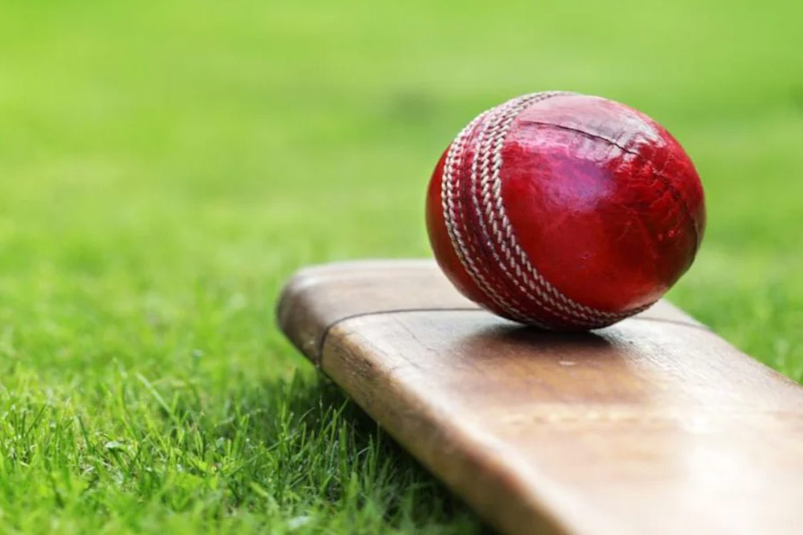 স্টেডিয়ামের ভিত্তিপ্রস্তর স্থাপনের আগে বেশির ভাগ প্রশ্নের উত্তর দিয়েছেন উত্তরপ্রদেশের মুখ্যমন্ত্রী যোগী আদিত্যনাথ।