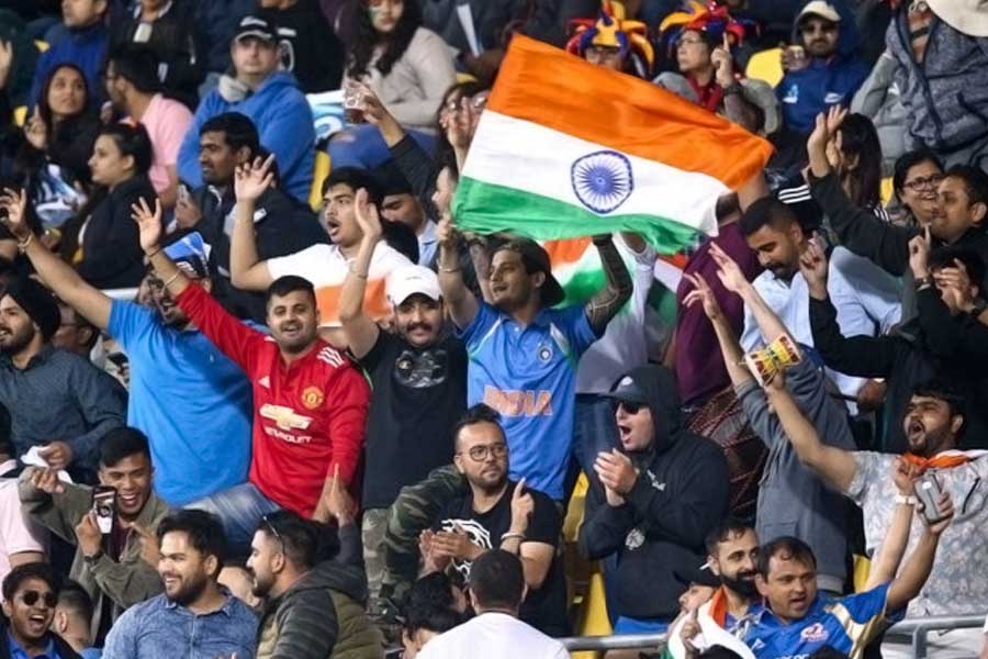 স্টেডিয়ামের প্রবেশদ্বার থেকে দর্শকাসন, সাংবাদিকদের বসার জায়গা থেকে বাতিস্তম্ভ— নয়া স্টেডিয়ামের অঙ্গে রয়েছে কাশীর ঘাটগুলির ছোঁয়া। দেখা যাবে শিবের হাতের ডমরু।