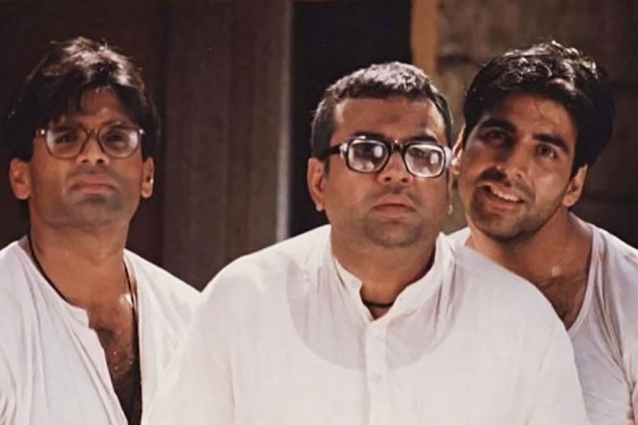 ২০০০ সালে প্রিয়দর্শনের পরিচালনায় প্রেক্ষাগৃহে মুক্তি পায় ‘হেরা ফেরি’। অক্ষয়ের পাশাপাশি সুনীল শেট্টি এবং পরেশ রাওয়ালের অভিনয়ের জন্য বলিউডে কমেডি ঘরানার ছবি হিসাবে এই সিনেমা আজও জনপ্রিয়।