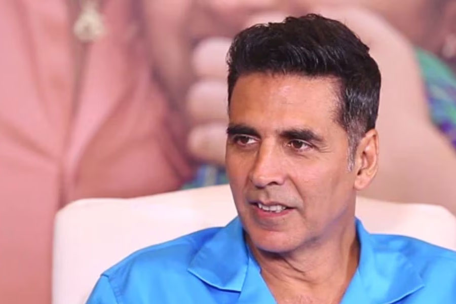 বলিপাড়া সূত্রে খবর, ফিরোজ নাকি অক্ষয়কেই প্রথমে ‘হেরা ফেরি ৩’ ছবিতে অভিনয়ের প্রস্তাব দিতে চেয়েছিলেন। কিন্তু পরে সেই সিদ্ধান্ত থেকে পিছিয়ে যান প্রযোজক।