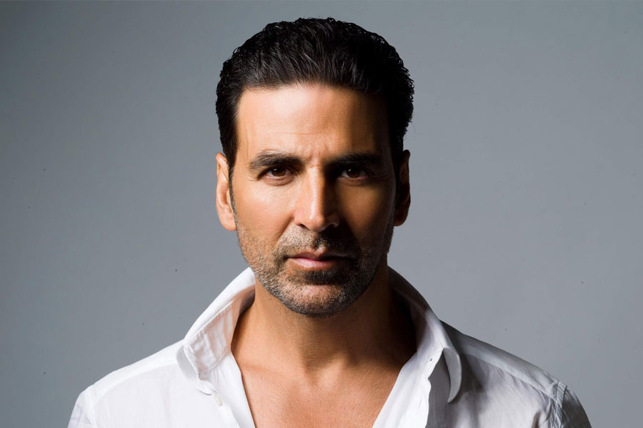 তা হলে কত পারিশ্রমিকে অভিনয় করতে রাজি হলেন অক্ষয়? কানাঘুষো শোনা যায়, ‘হেরা ফেরি ৩’ ছবিতে অভিনয়ের জন্য কোনও পারিশ্রমিক নিচ্ছেন না অক্ষয়।