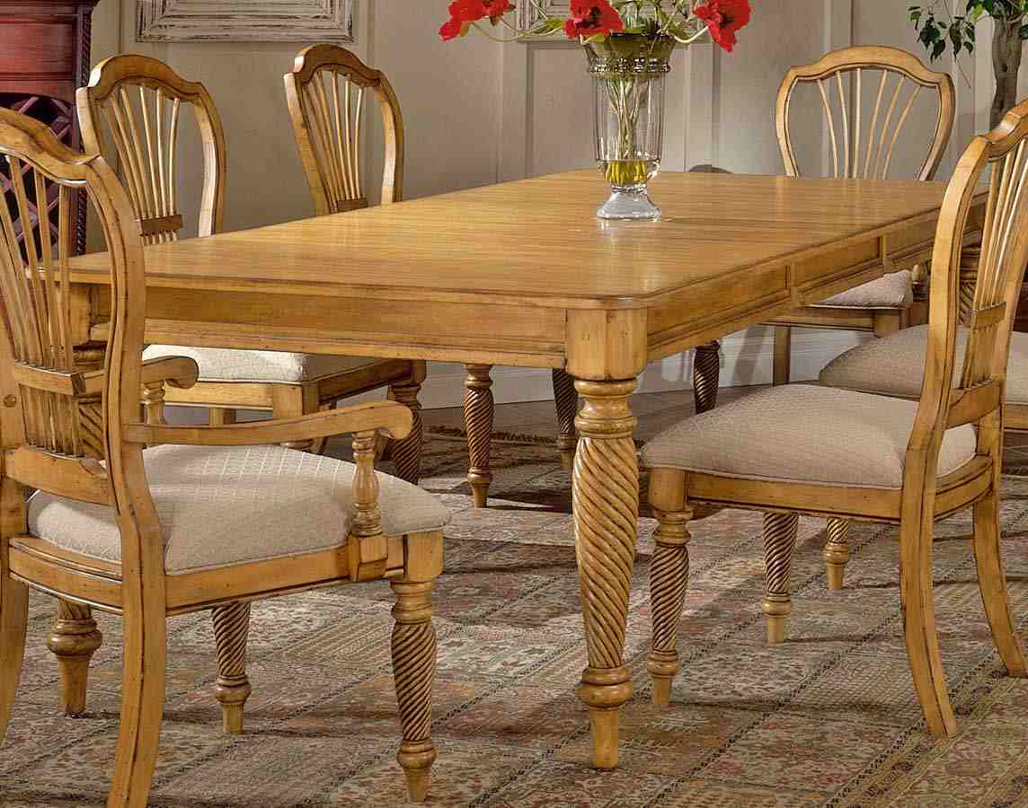 ১২. প্রাচীন শৈলীর ডাইনিং টেবিল ডিজাইন - পাইন কাঠের শৈলীর কাজ সহ অফিস টেবিল। চেয়ার ৮-১০টাও হতে পারে।