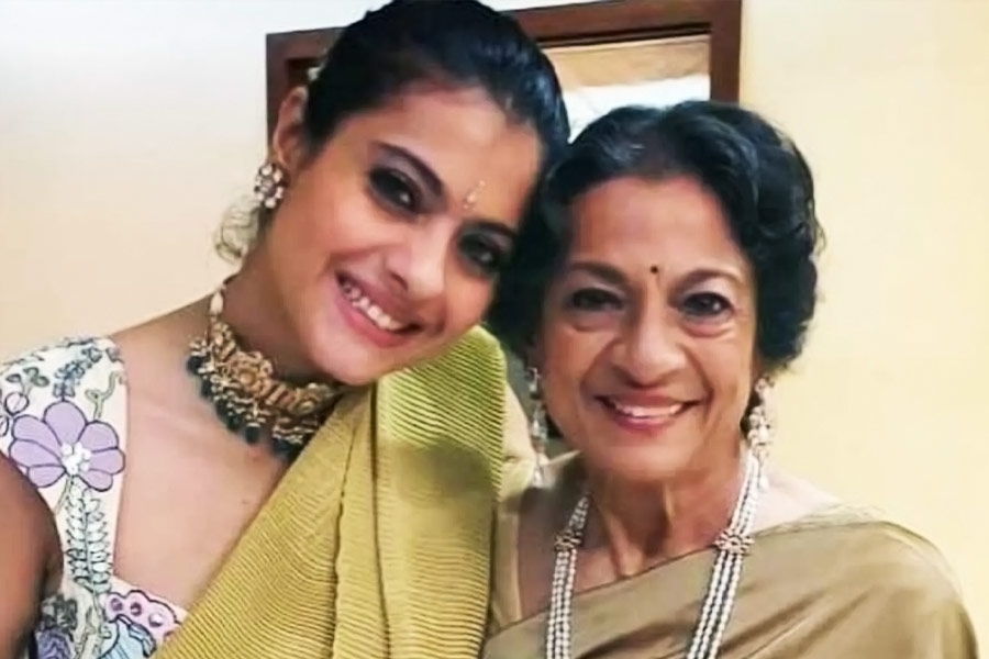 Veteran actress Tanuja celebrates her 80th birthday, Kajol send special wish
