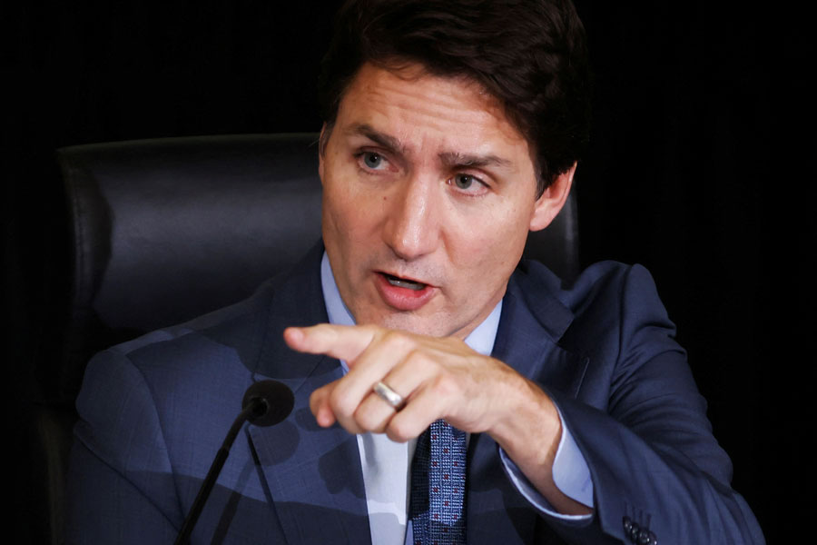 Canadian PM Justin Trudeau said to be dominated by Sikh leader Jagmeet Singh