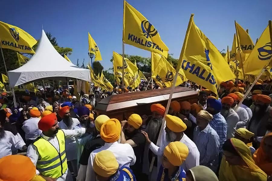 Canadian PM Justin Trudeau said to be dominated by Sikh leader Jagmeet Singh