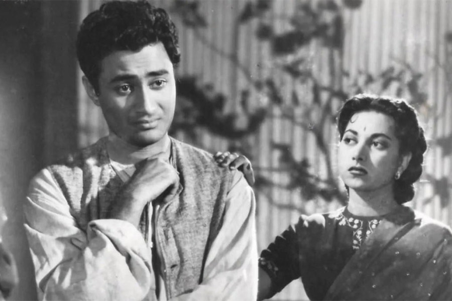 নায়িকা সংবাদ: দেবানন্দের সঙ্গে সুরাইয়া।