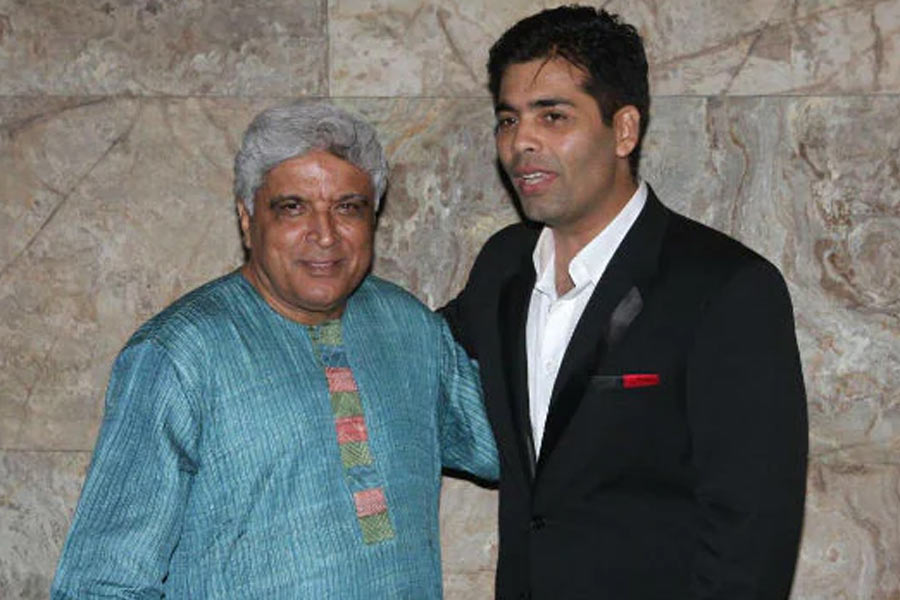 কর্ণকে ফোন করে জাভেদ জানান যে ‘কুছ কুছ হোতা হ্যায়’ ছবিতে কাজের প্রস্তাব ফিরিয়ে দিয়ে বড় ভুল করে ফেলেছেন তিনি। সাক্ষাৎকারে এমনটাই দাবি করেন কর্ণ।