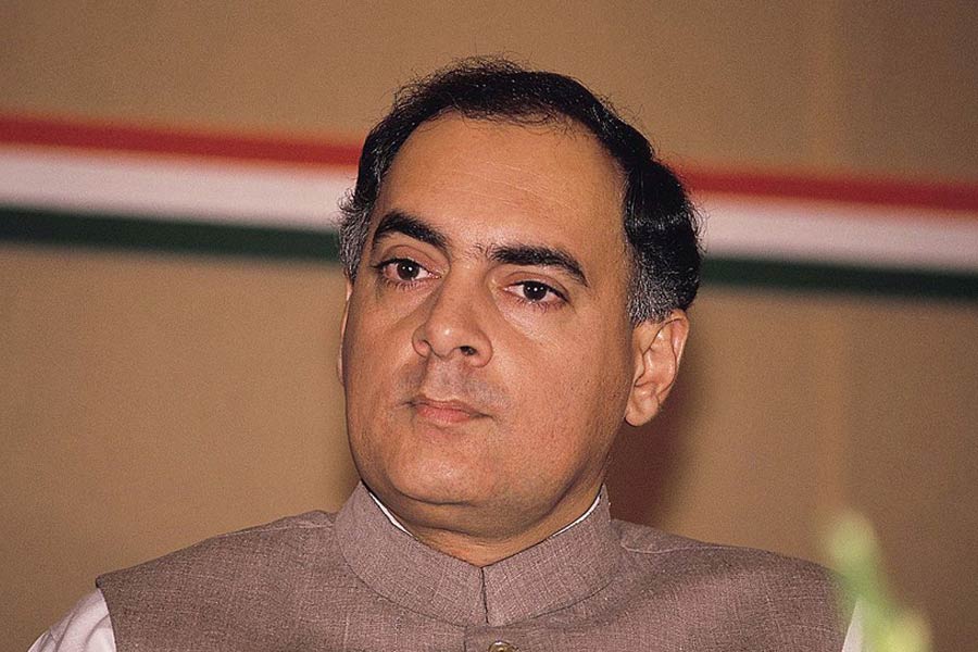 প্রধানমন্ত্রী হওয়ার পর খলিস্তানিদের দমন করতে ভারতের গুপ্তচর সংস্থা রিসার্চ অ্যান্ড অ্যানালিসিস উইং ওরফে র-কে ব্যবহার করেছিলেন রাজীব। র আধিকারিকদের তিনি প্রয়োজনীয় নির্দেশ দিয়েছিলেন।