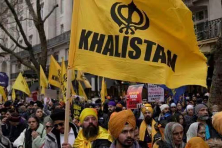 পাকিস্তানে খলিস্তান আন্দোলনকে মদত দেওয়ার বিষয়ে তথ্য সংগ্রহে ভারতকে সাহায্য করেছিল আফগানিস্তান। সে দেশের গুপ্তচর সংস্থা ‘খাদ’-এর সঙ্গে এই সময় র-এর ঘনিষ্ঠতা বেড়ে গিয়েছিল। খাদ পাকিস্তান সম্পর্কে অনেক তথ্য র-কে দিত।