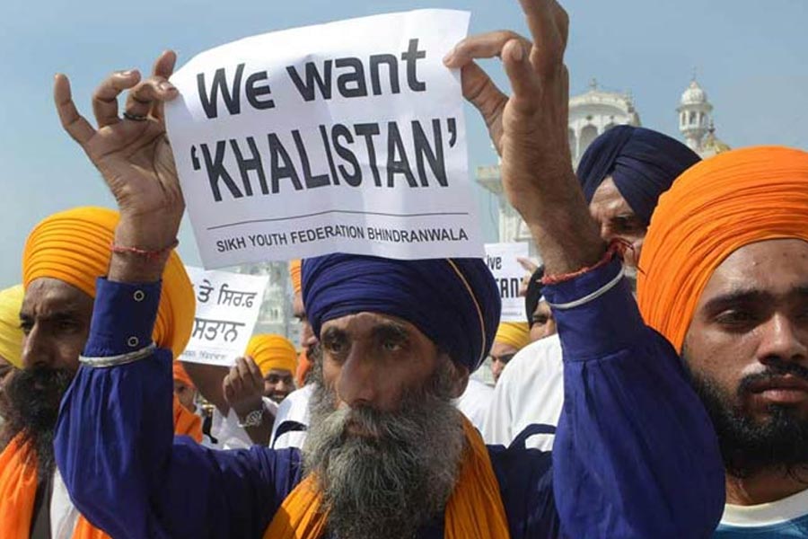 র-এর গোপন অভিযান পাকিস্তানে ব্যাপক শোরগোল ফেলে দিয়েছিল। ‘টিম-জে’-এর একের পর এক অপারেশনে নাজেহাল হয়ে উঠেছিল পাক গুপ্তচর সংস্থা। শেষমেশ তাদেরই পিছু হঠতে হয়।