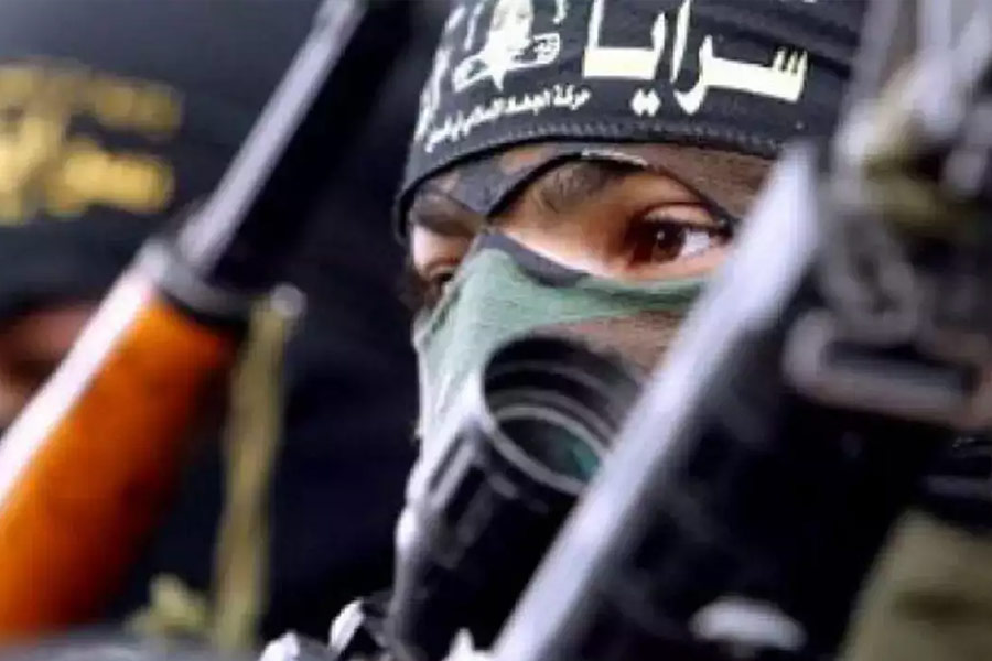 অতীতে পাকিস্তানের তরফেও র-এর বিরুদ্ধে অনেক অভিযোগ ছিল। বলা হত, পাকিস্তানের সিন্ধ্রি জাতীয়তাবাদীদের পৃথক রাষ্ট্রের দাবিকে সমর্থন করে ভারত। যদিও নয়াদিল্লি এই অভিযোগ অস্বীকার করে।