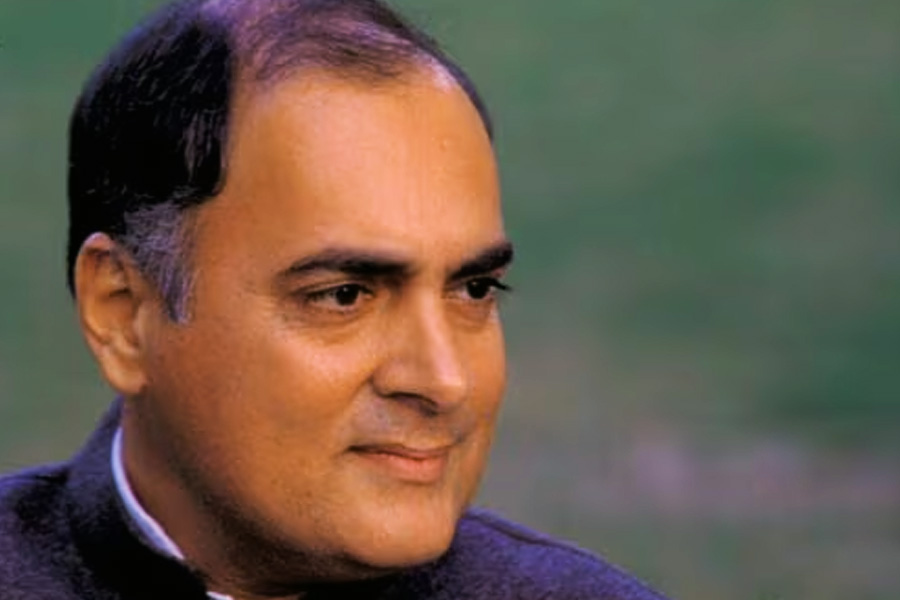 শুধু নিজ্জরই নন, গত এক বছরে একের পর খলিস্তানি নেতারা কেউ পাকিস্তানে, কেউ ব্রিটেনে রহস্যজনক ভাবে খুন হয়েছেন। যে পরিসংখ্যান থেকে প্রশ্ন উঠছে, তবে কি আবার জেগে উঠল রাজীবের আমলের সেই ‘টিম-জে’?