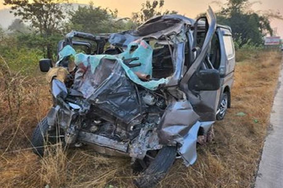 Two separate accidents in Madhya Pradesh on Monday, five dead and thirty-nine people injured