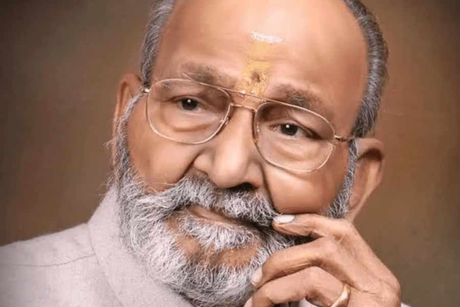 চলতি বছরের ফেব্রুয়ারি মাসে শেষ নিশ্বাস ত্যাগ করেন দক্ষিণী ইন্ডাস্ট্রির পরিচালক কে বিশ্বনাথ। ষাটের দশক থেকে পরিচালনা শুরু করেন বিশ্বনাথ।