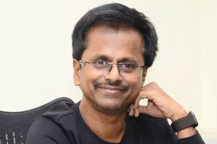 তামিল ফিল্মজগতের অন্যতম পরিচালক এআর মুরগাডোস। ‘সরকার’, ‘দরবার’, ‘থুপ্পাকি’র মতো একাধিক ছবির সঙ্গে যুক্ত তিনি।