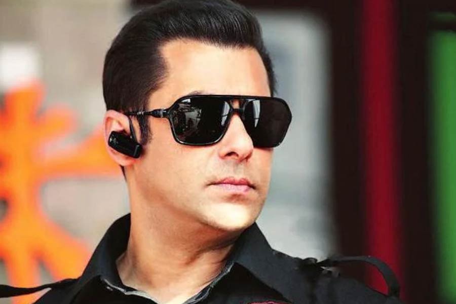 সলমন, করিনা কপূর খান অভিনীত ‘বডি গার্ড’ ছবিটি তৈরি করতে ৬০ কোটি টাকা খরচ হয়। বলিপাড়া সূত্রে খবর, মুক্তির পর প্রায় ২৫৩ কোটি টাকা আয় করেছে ছবিটি।