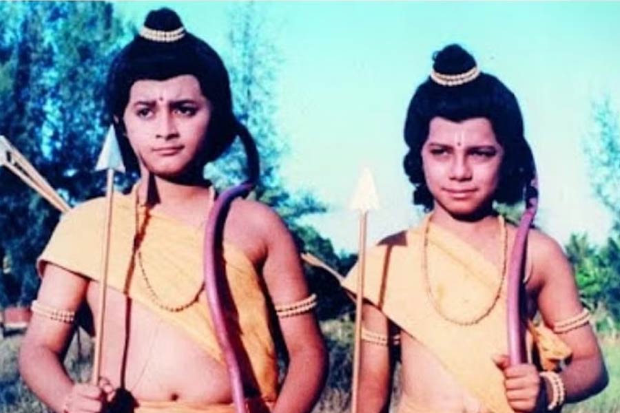 ‘রামায়ণ’ ধারাবাহিকের লব এবং কুশ চরিত্রে যে শিশু অভিনেতারা অভিনয় করেছেন তাঁরা এখন কী করছেন? এখনও কী তাঁরা অভিনয়জগতের সঙ্গে যুক্ত? নাকি তাঁরা অভিনয় ছেড়ে নিজেদের জীবন অন্য ভাবে গড়ে তুলেছেন?